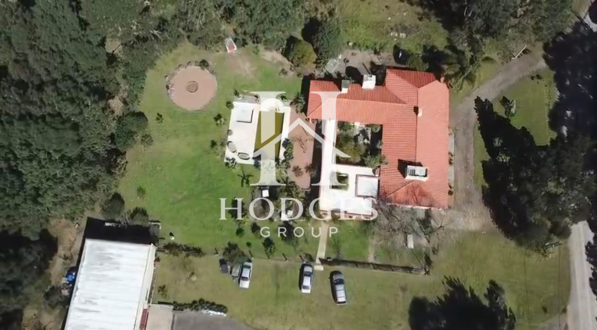 Casa ID.581 - Propiedad única de excelente construcción en Burnett, gran terreno 