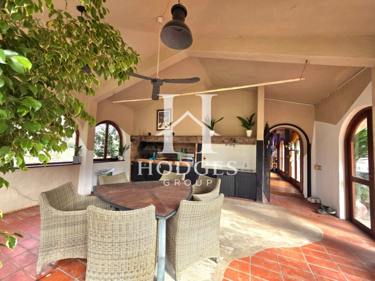 Casa ID.581 - Propiedad única de excelente construcción en Burnett, gran terreno 