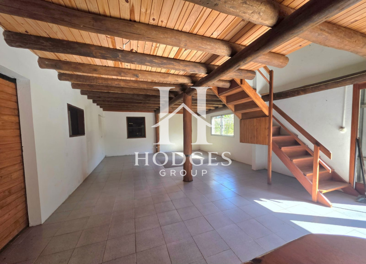Casa ID.581 - Propiedad única de excelente construcción en Burnett, gran terreno 