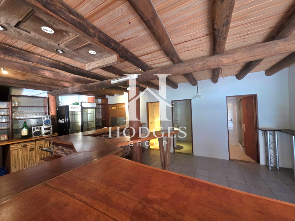 Casa ID.581 - Propiedad única de excelente construcción en Burnett, gran terreno 