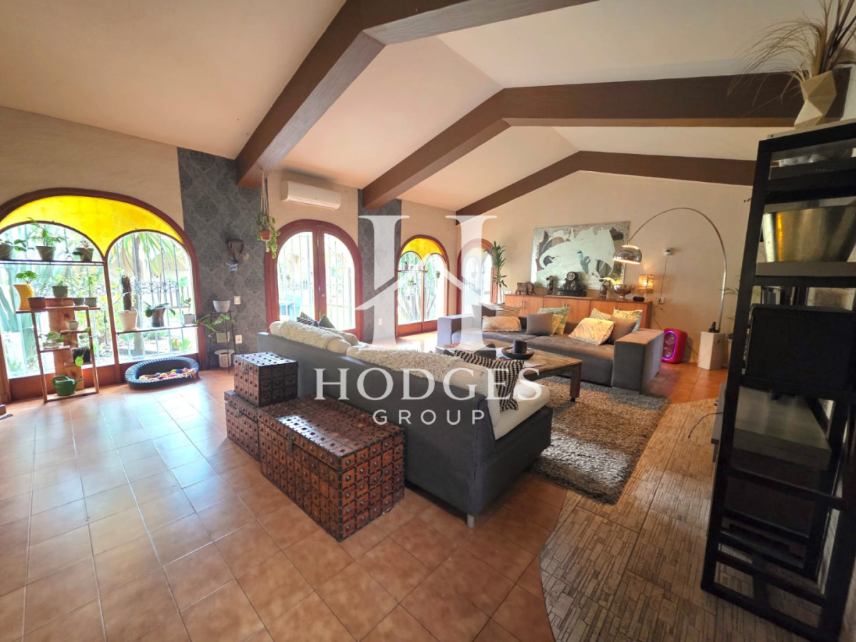 Casa ID.581 - Propiedad única de excelente construcción en Burnett, gran terreno 