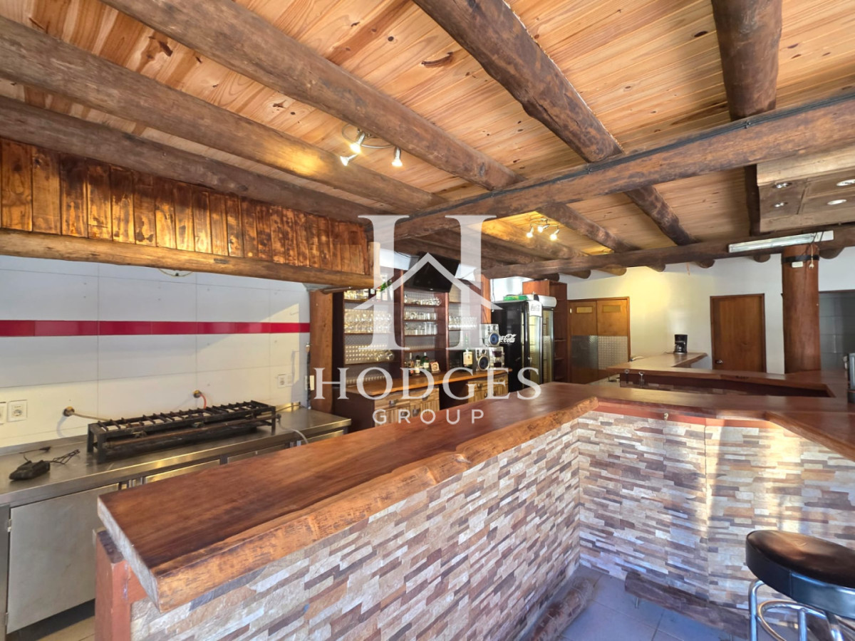 Casa ID.581 - Propiedad única de excelente construcción en Burnett, gran terreno 