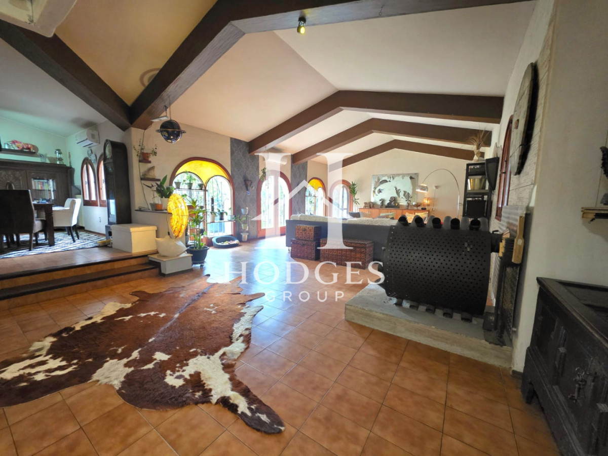Casa ID.581 - Propiedad única de excelente construcción en Burnett, gran terreno 