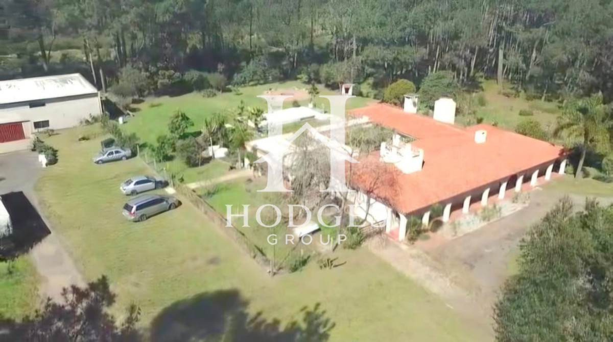 Casa ID.581 - Propiedad única de excelente construcción en Burnett, gran terreno 
