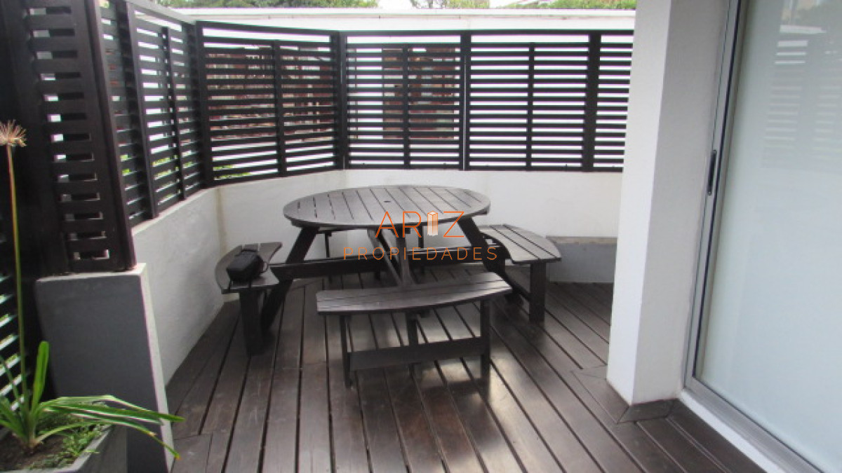 Apartamento ID.2251 - Venta apartamento 2 dormitorios 1 baño planta baja primera linea mansa
