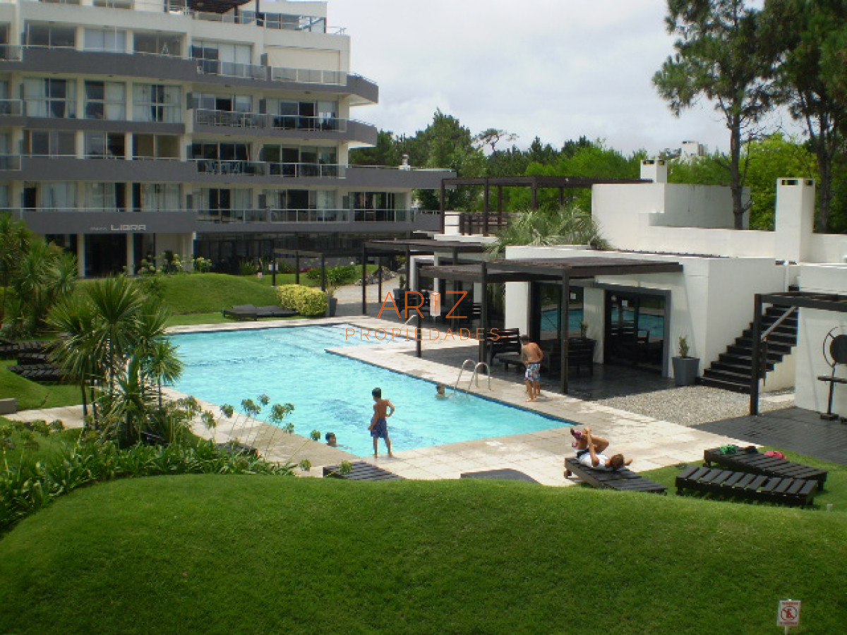 Apartamento ID.2251 - Venta apartamento 2 dormitorios 1 baño planta baja primera linea mansa