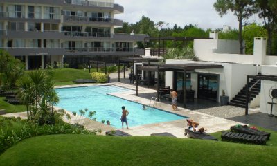 Venta apartamento 2 dormitorios 1 baño planta baja primera linea mansa