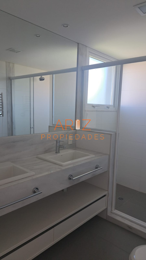 Casa ID.1775 - Hermosa residencia con amplios ambientes en Barrio Privado