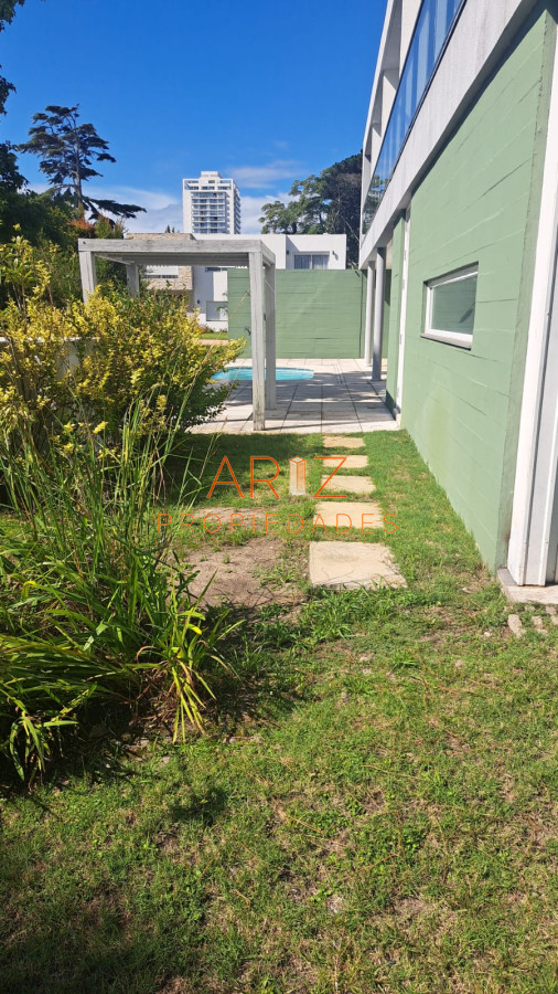 Casa ID.1775 - Hermosa residencia con amplios ambientes en Barrio Privado