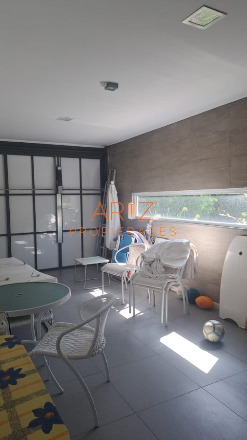 Casa ID.1775 - Hermosa residencia con amplios ambientes en Barrio Privado