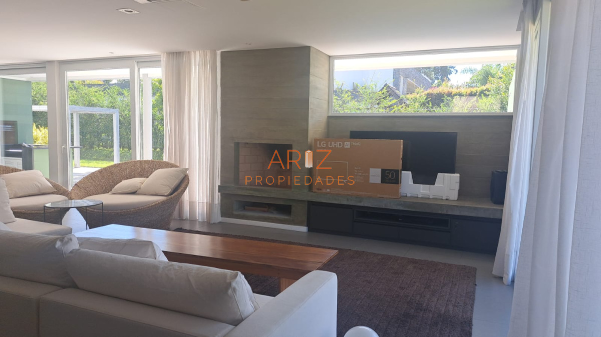 Casa ID.1775 - Hermosa residencia con amplios ambientes en Barrio Privado