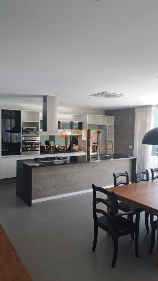 Casa ID.1775 - Hermosa residencia con amplios ambientes en Barrio Privado