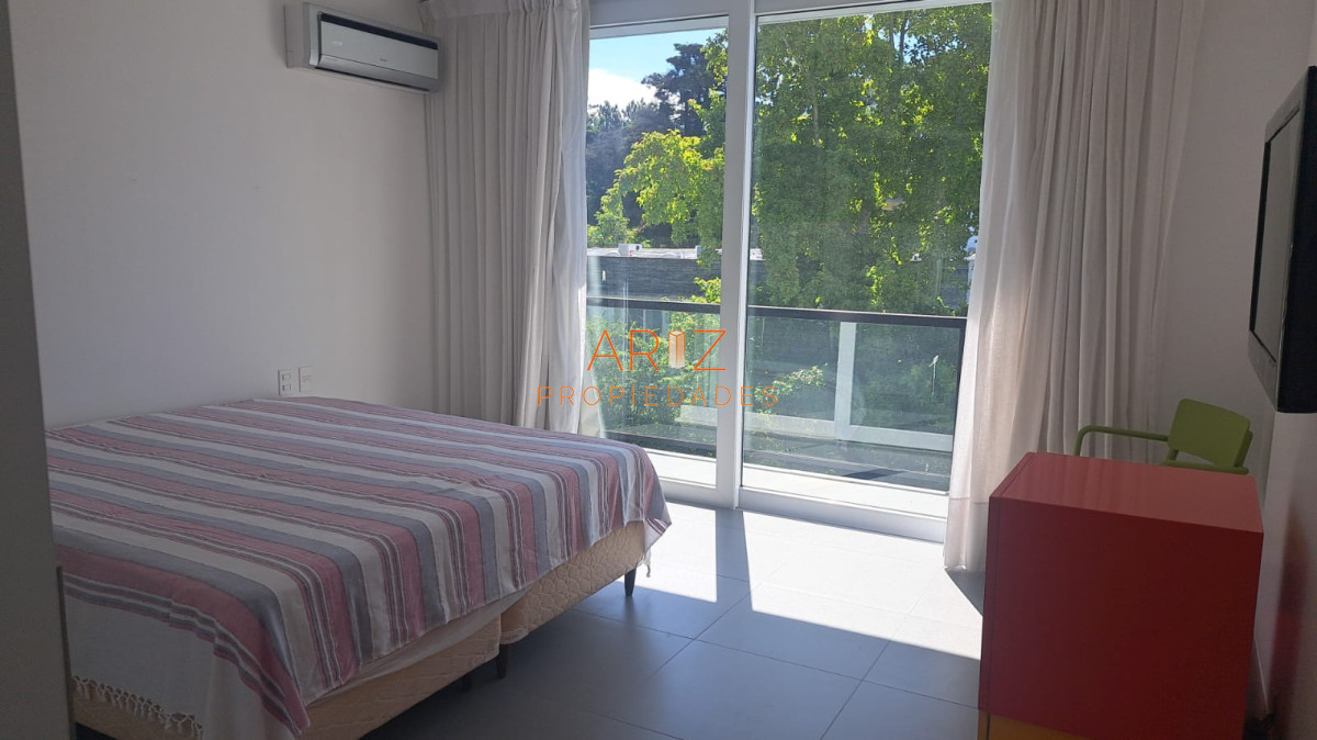Casa ID.1775 - Hermosa residencia con amplios ambientes en Barrio Privado
