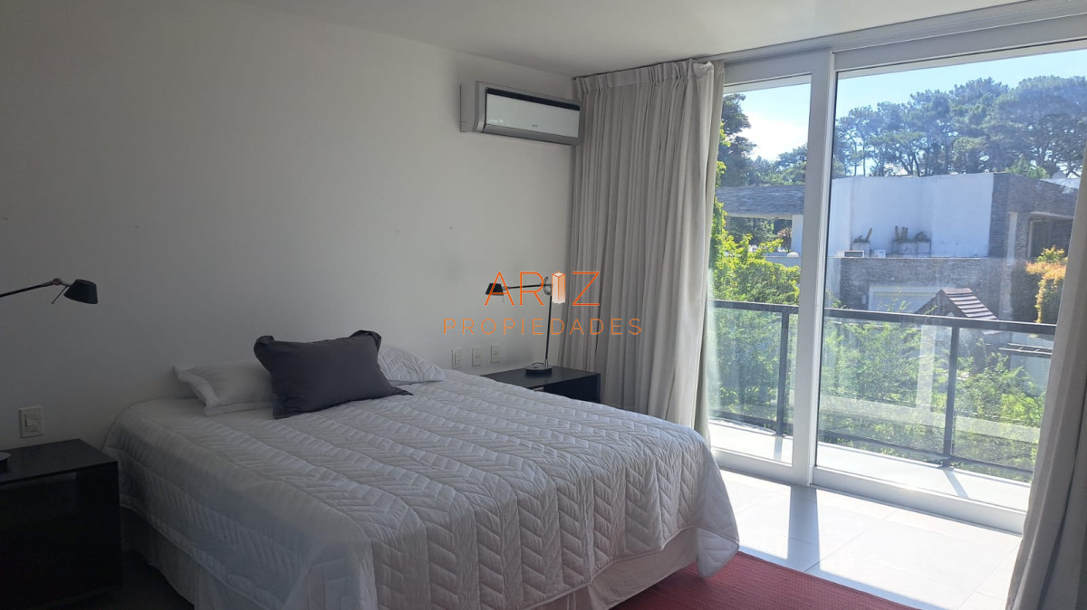 Casa ID.1775 - Hermosa residencia con amplios ambientes en Barrio Privado