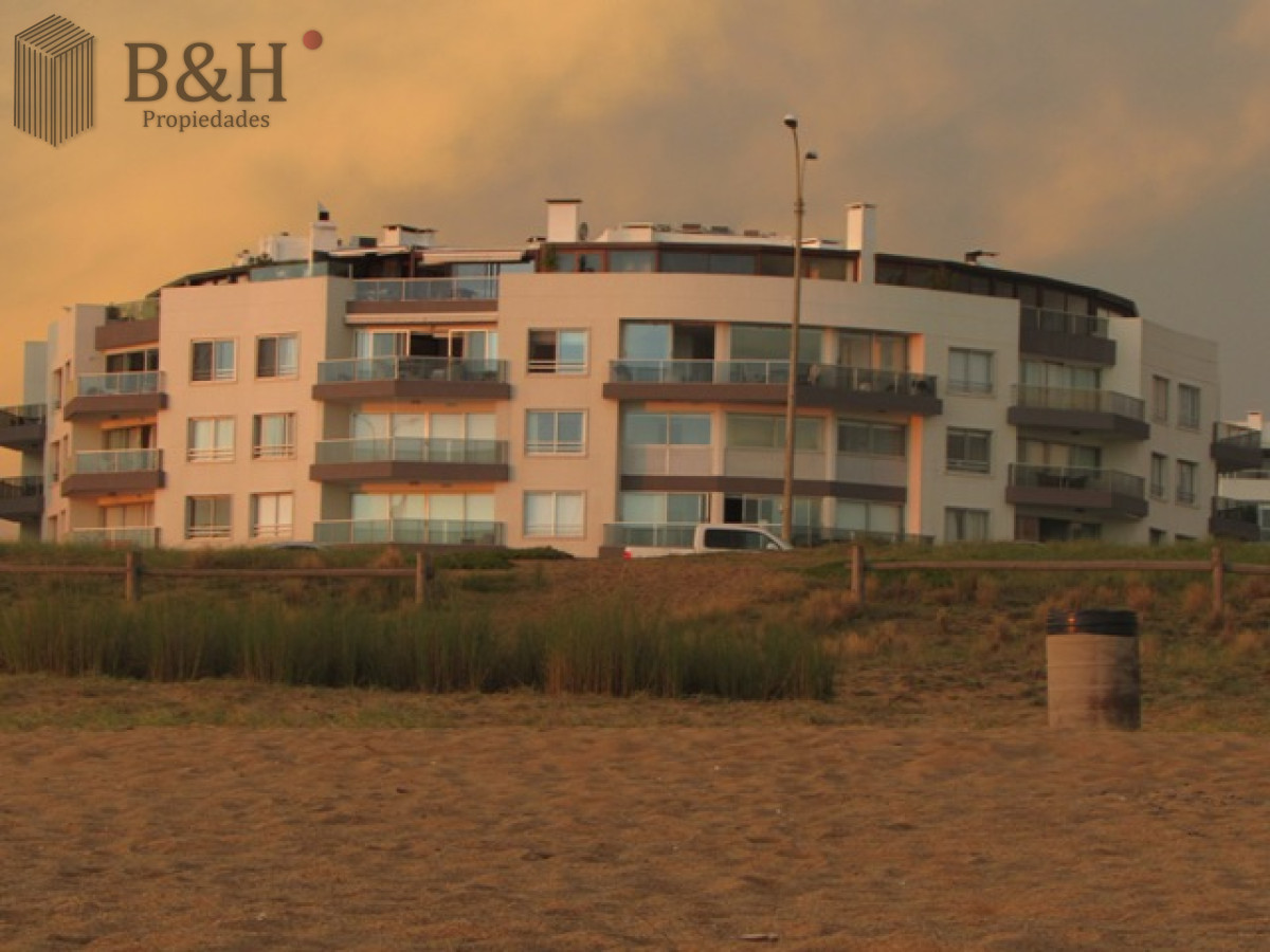 Apartamento ID.7454 - Si te gusta despertar en un departamento frente al mar con vistas al puerto e Isla Gorriti ésta es tu próxima inversión