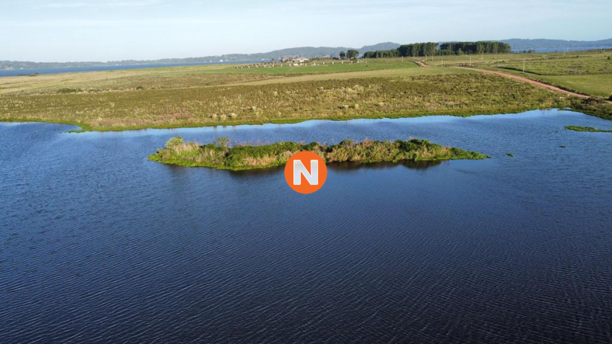 Chacra Ref.223869 - Entorno panorámico con costas sobre lago
