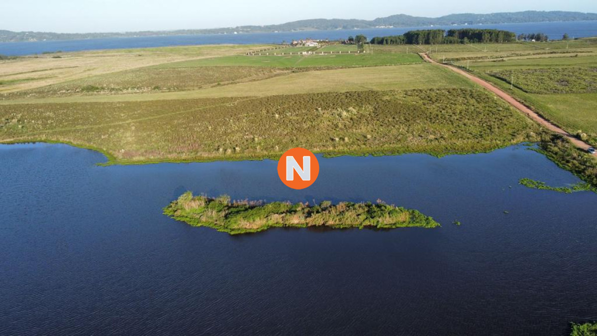 Chacra Ref.223869 - Entorno panorámico con costas sobre lago
