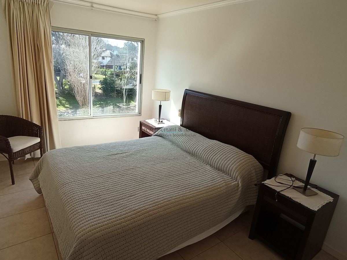 Apartamento ID.463 - Venta apartamento Primera Linea Mansa 2 dormitorios