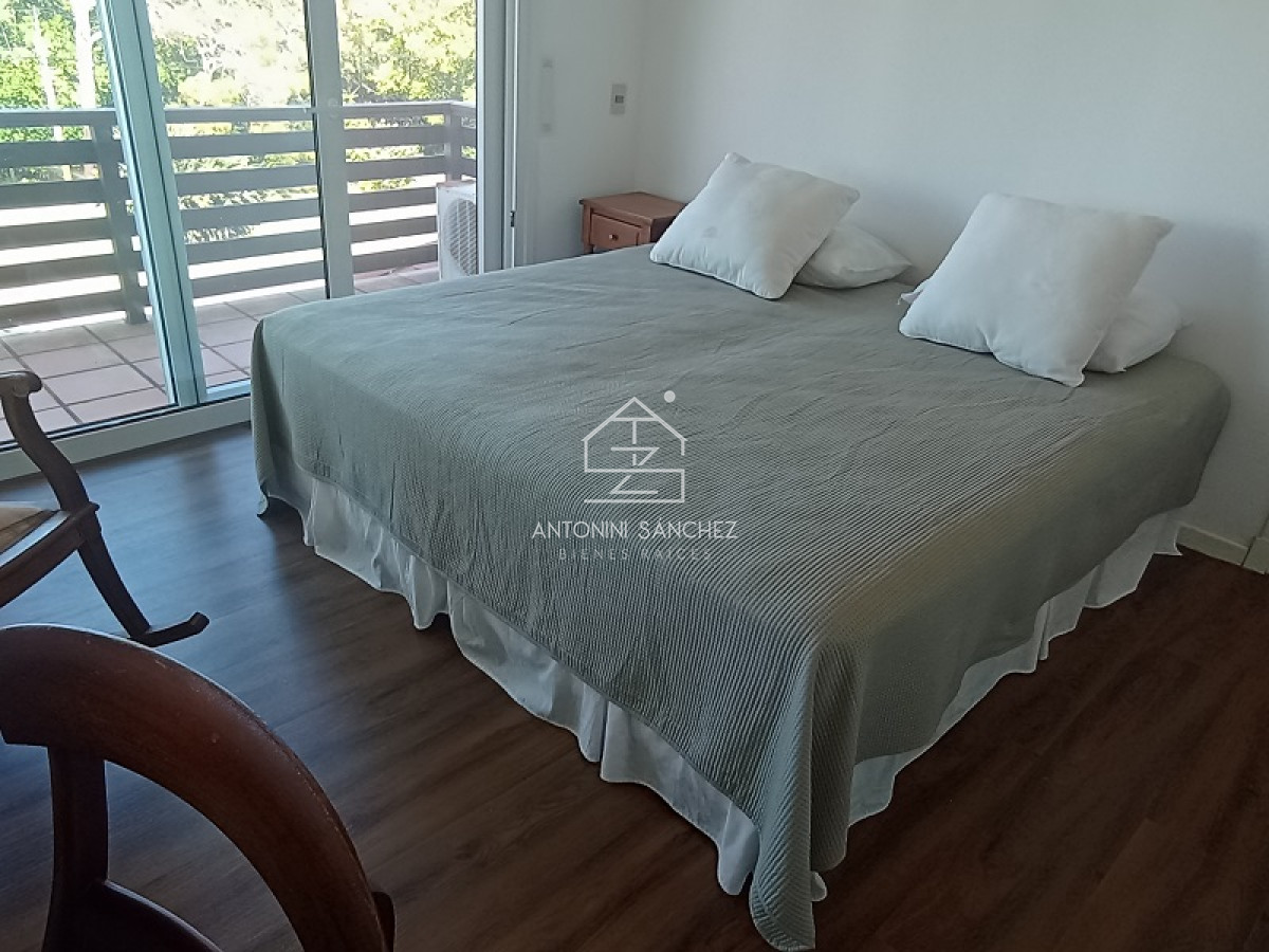 Casa ID.2114 - Gran casa reciclada a metros del mar con una linda vista del mar en Rncón del Indio 