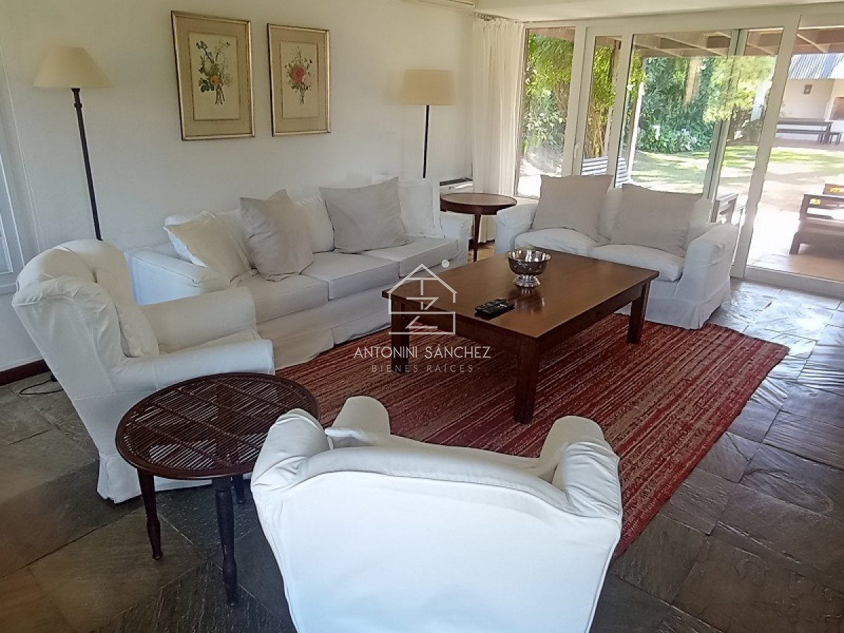 Casa ID.2114 - Gran casa reciclada a metros del mar con una linda vista del mar en Rncón del Indio 