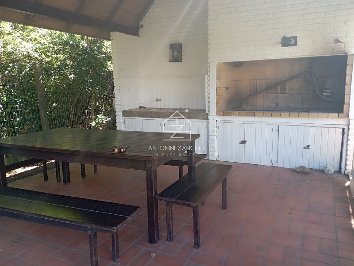 Casa ID.2114 - Gran casa reciclada a metros del mar con una linda vista del mar en Rncón del Indio 