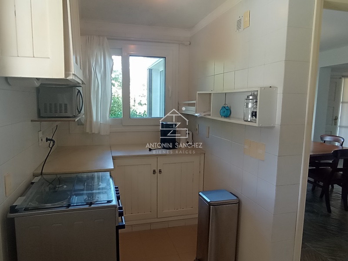 Casa ID.2114 - Gran casa reciclada a metros del mar con una linda vista del mar en Rncón del Indio 