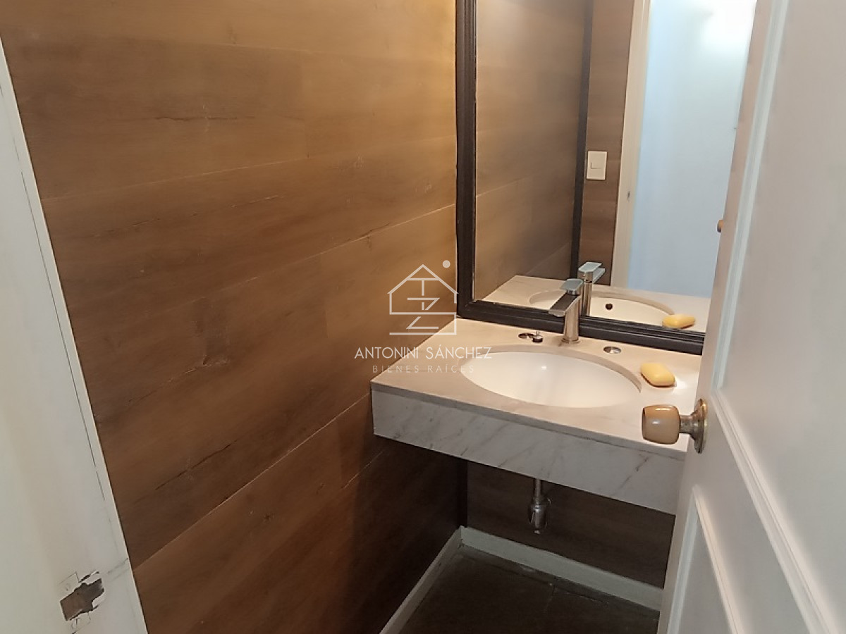 Casa ID.2114 - Gran casa reciclada a metros del mar con una linda vista del mar en Rncón del Indio 