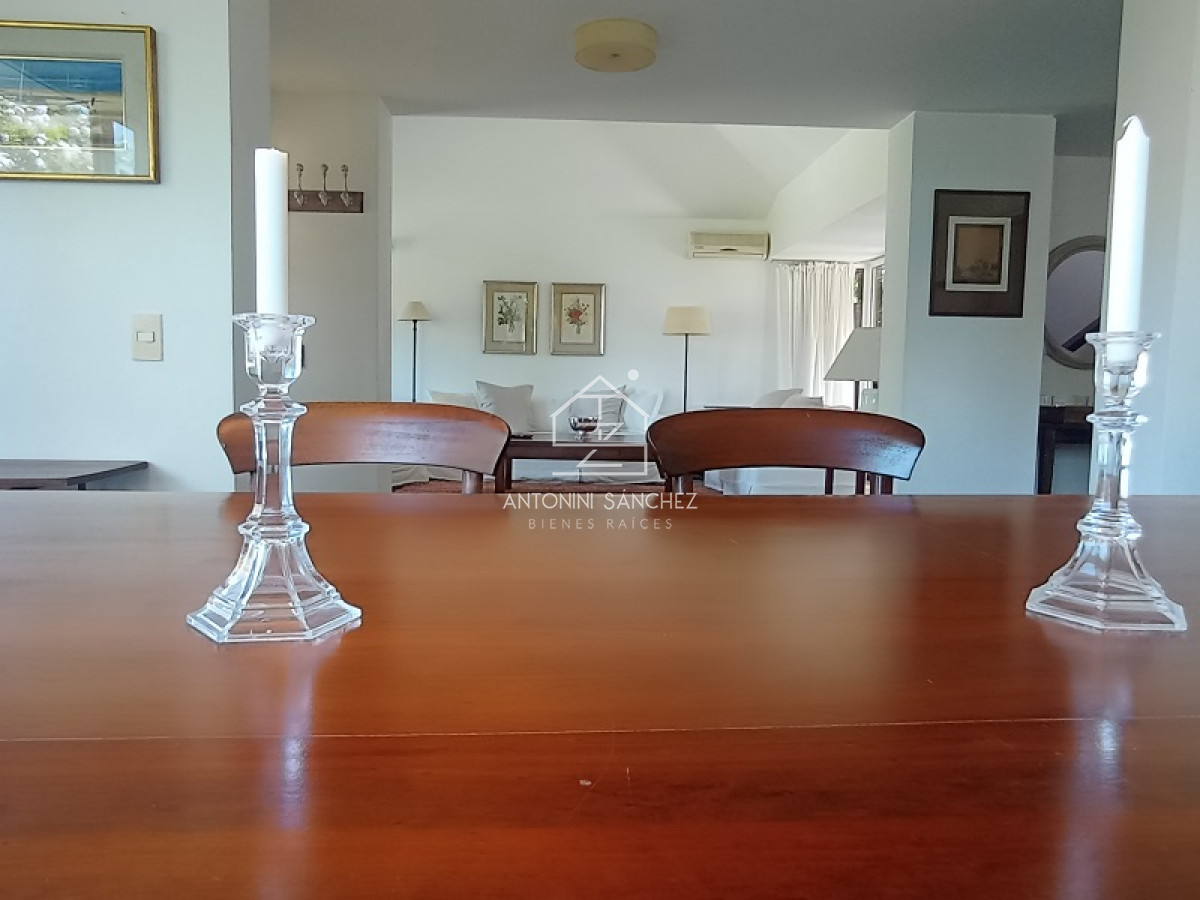 Casa ID.2114 - Gran casa reciclada a metros del mar con una linda vista del mar en Rncón del Indio 