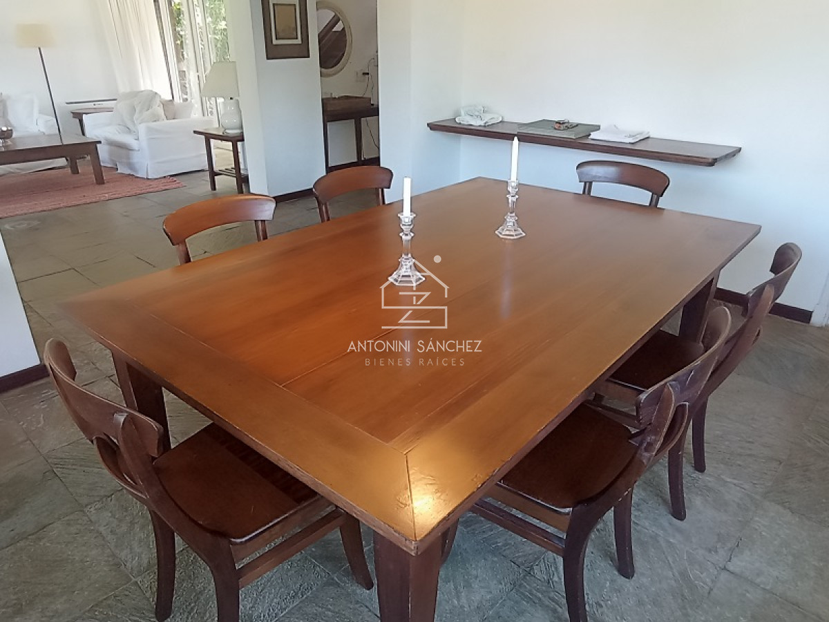 Casa ID.2114 - Gran casa reciclada a metros del mar con una linda vista del mar en Rncón del Indio 