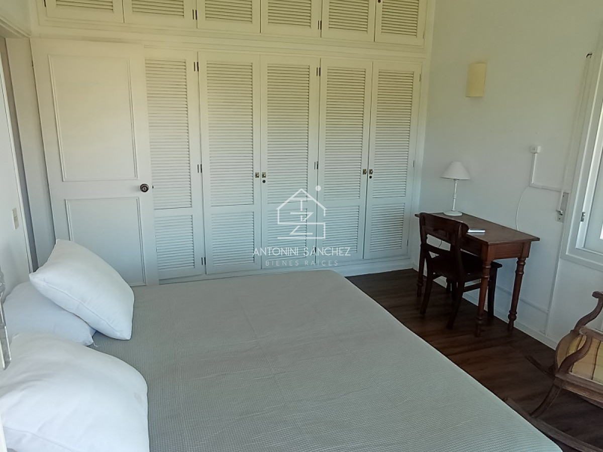 Casa ID.2114 - Gran casa reciclada a metros del mar con una linda vista del mar en Rncón del Indio 