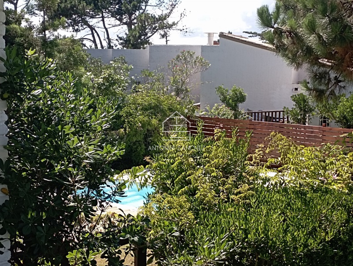 Casa ID.2114 - Gran casa reciclada a metros del mar con una linda vista del mar en Rncón del Indio 