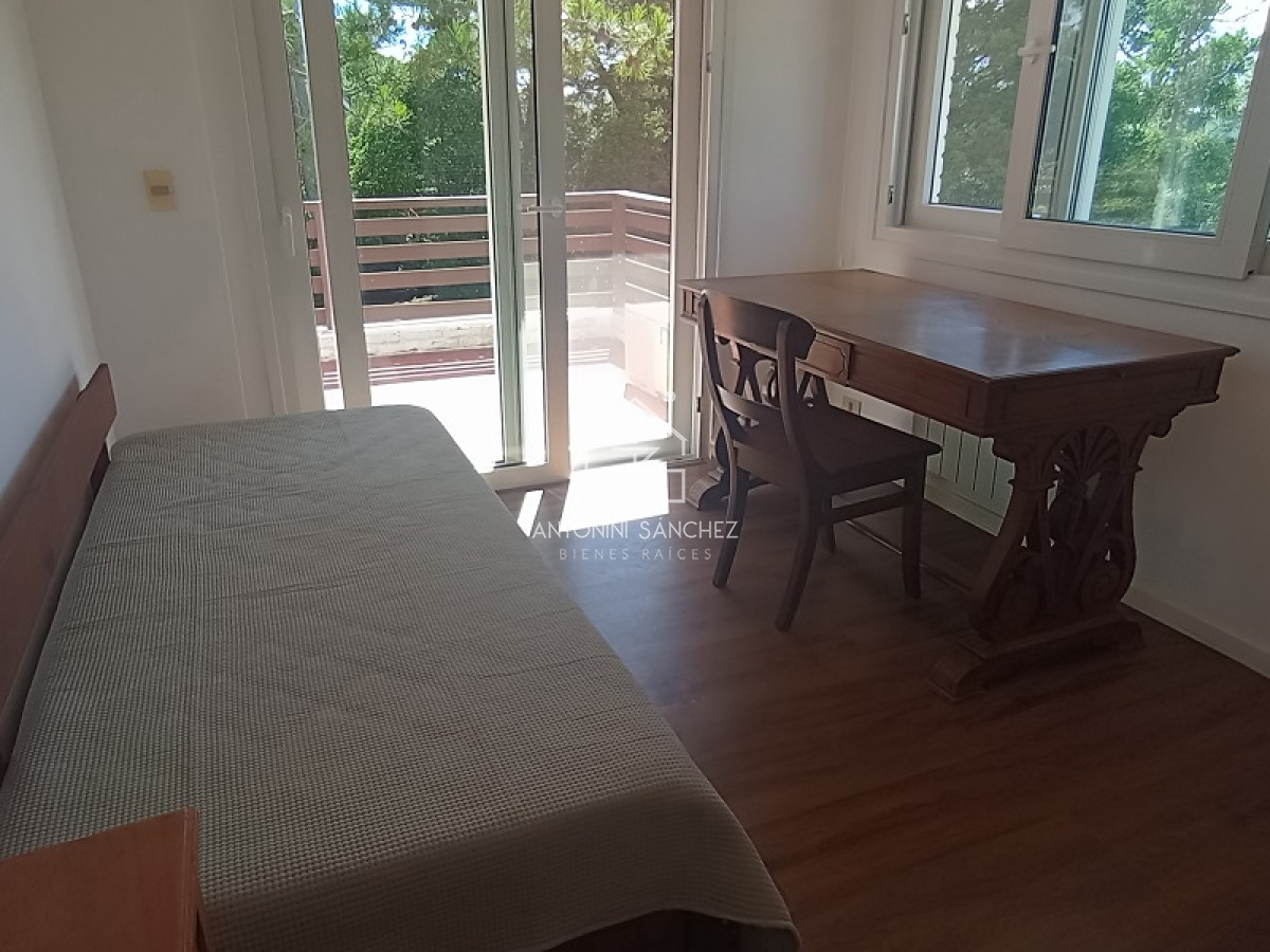 Casa ID.2114 - Gran casa reciclada a metros del mar con una linda vista del mar en Rncón del Indio 
