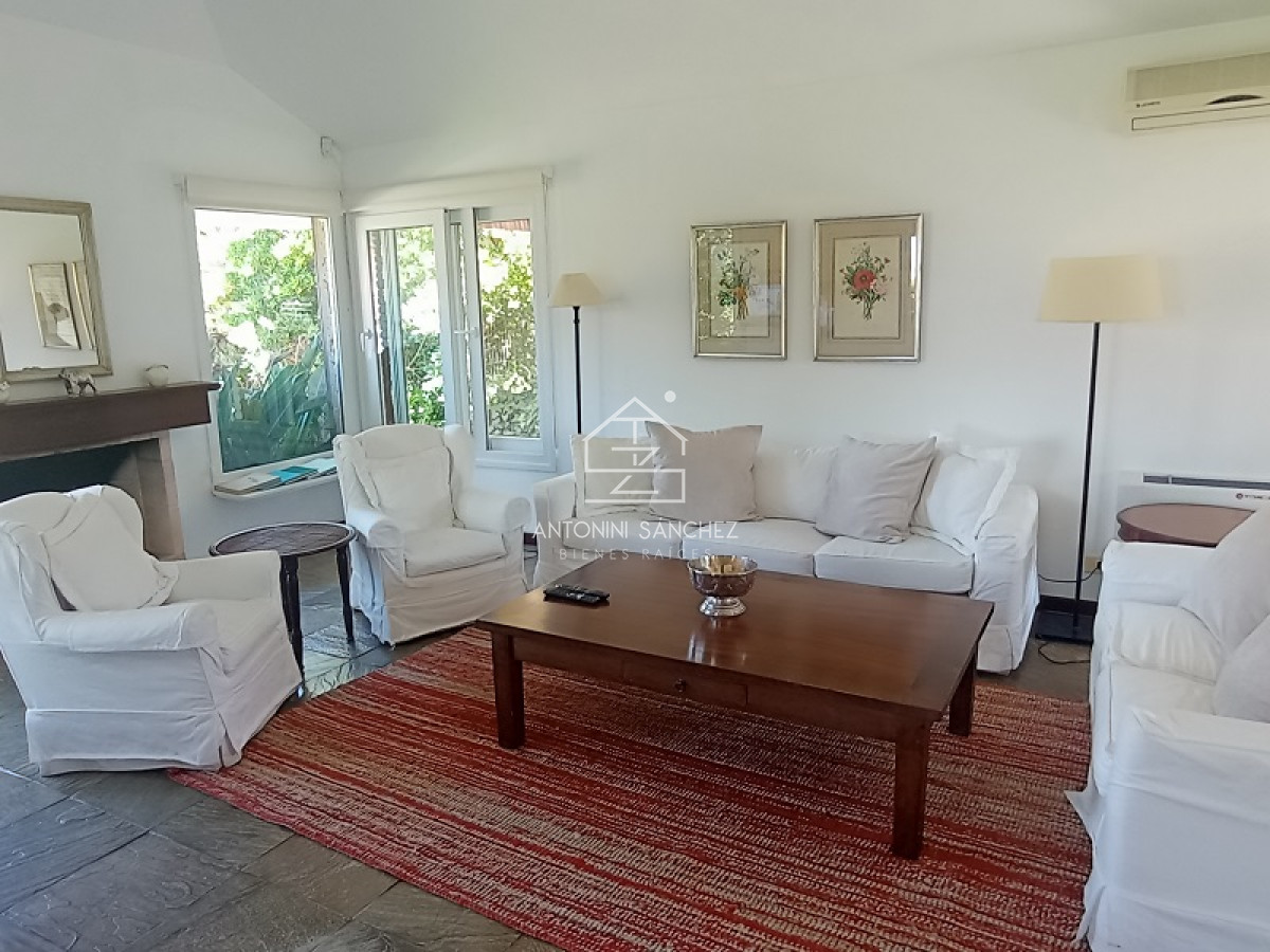 Casa ID.2114 - Gran casa reciclada a metros del mar con una linda vista del mar en Rncón del Indio 