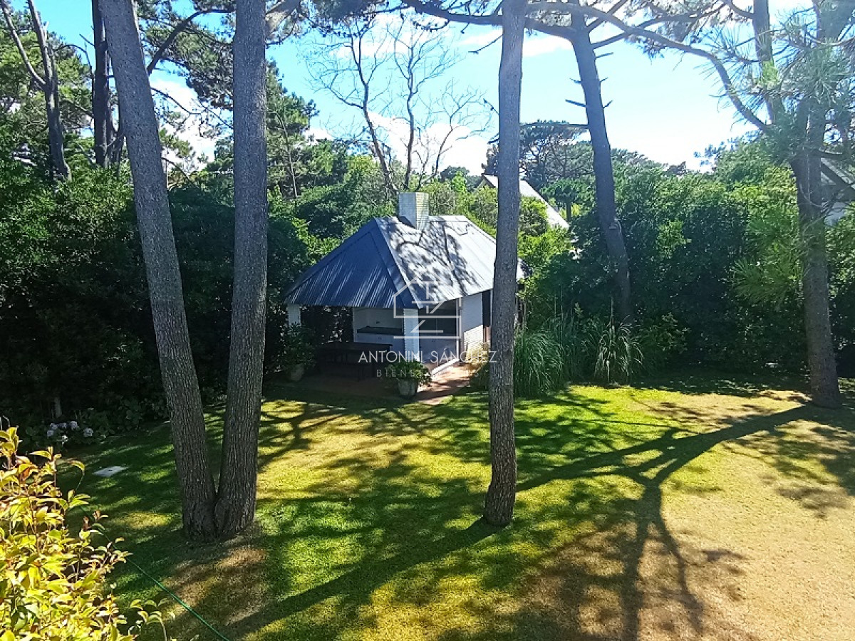 Casa ID.2114 - Gran casa reciclada a metros del mar con una linda vista del mar en Rncón del Indio 