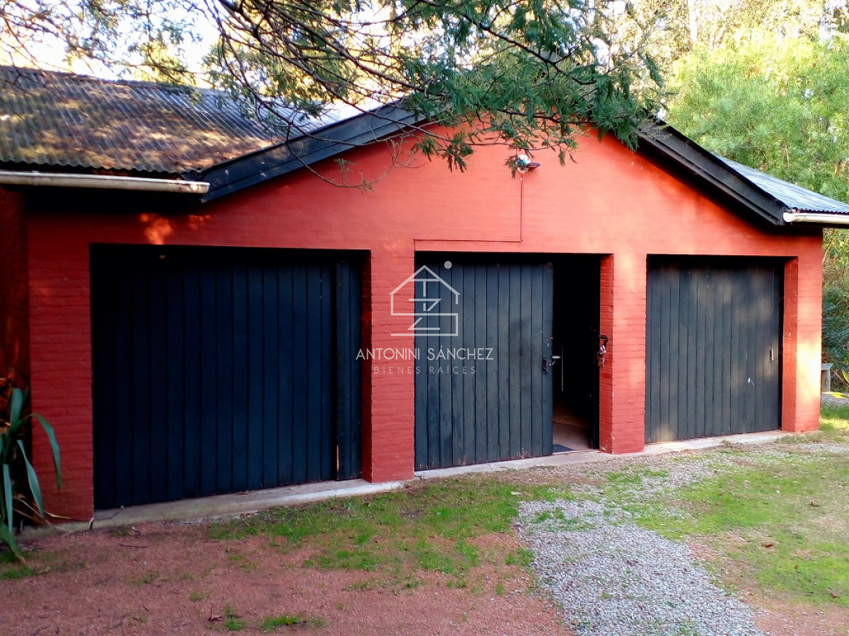 Chacra ID.2077 - Magnífica Chacra de cómodos ambientes y parque único