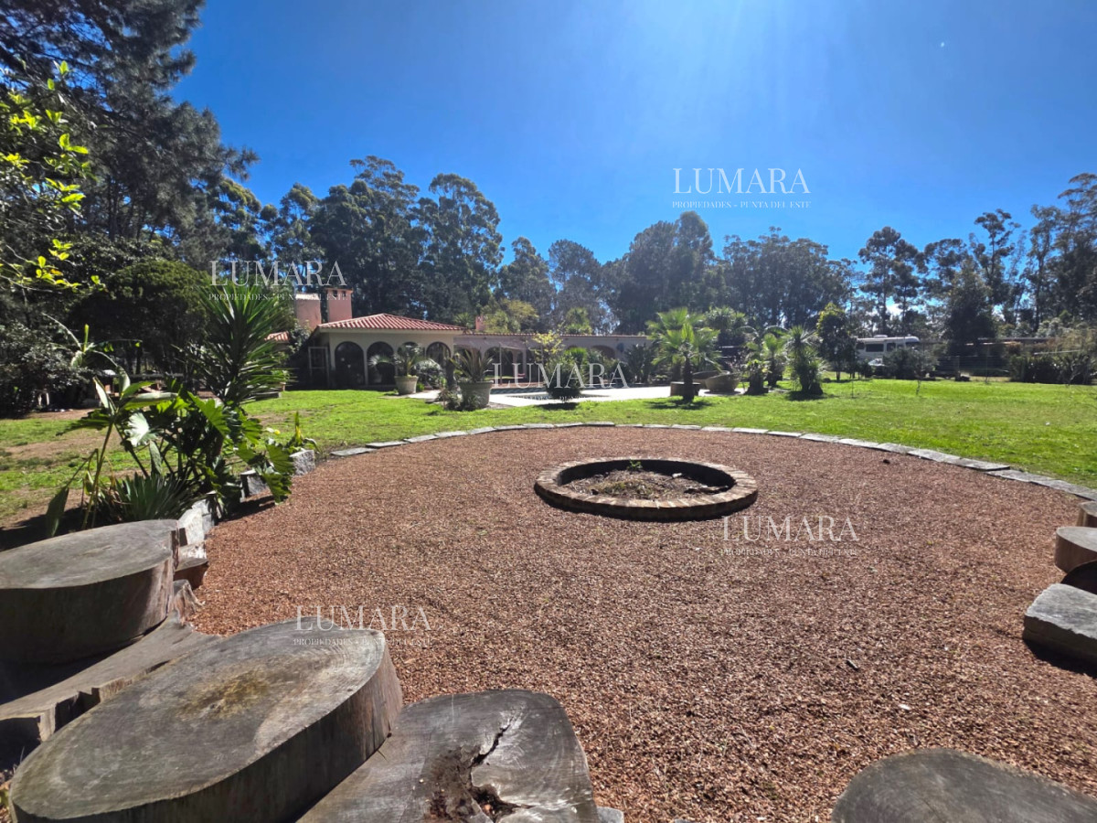 Casa ID.4004 - Propiedad única de excelente construcción en Burnett, gran terreno 