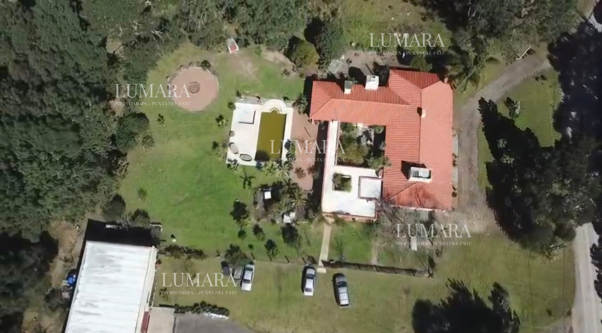Casa ID.4004 - Propiedad única de excelente construcción en Burnett, gran terreno 