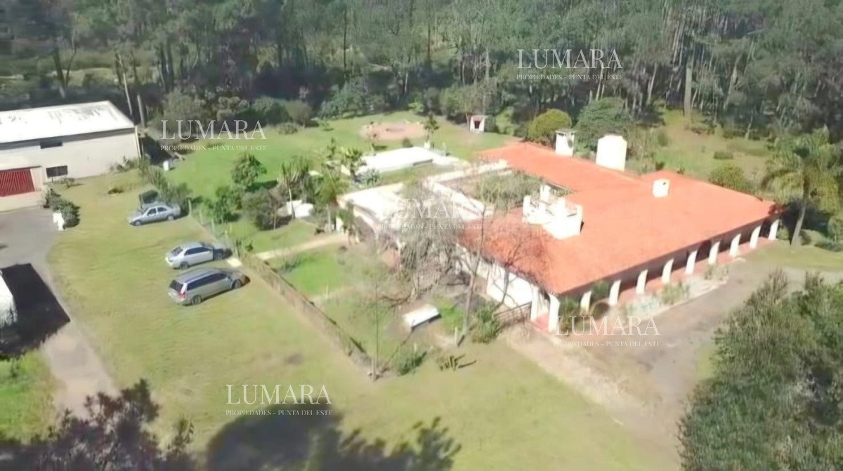 Casa ID.4004 - Propiedad única de excelente construcción en Burnett, gran terreno 