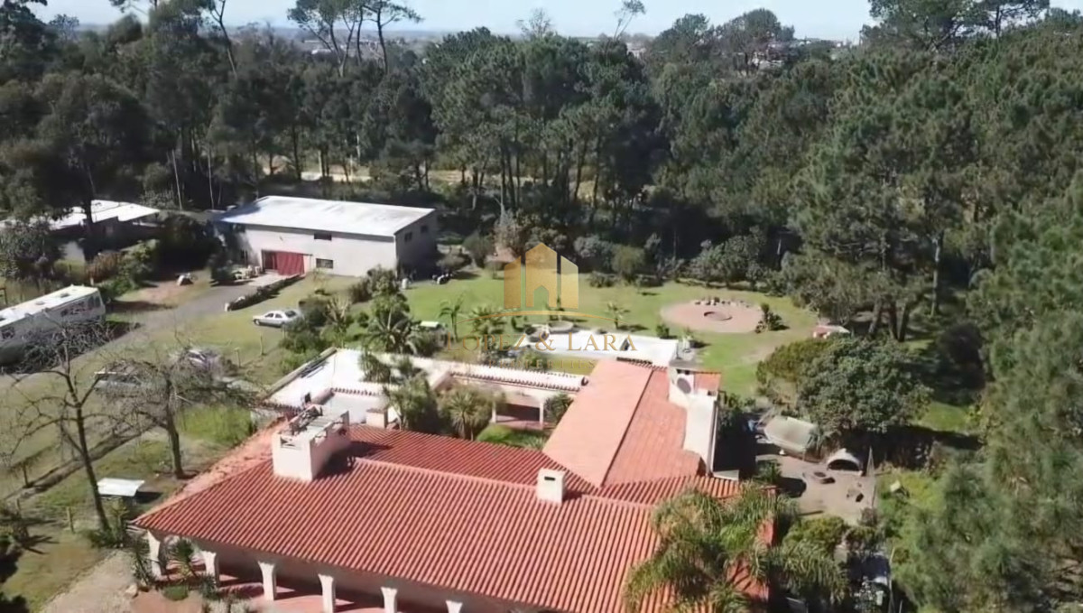Casa ID.399 - Propiedad única de excelente construcción en Burnett, gran terreno 