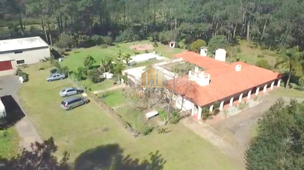 Casa ID.399 - Propiedad única de excelente construcción en Burnett, gran terreno 