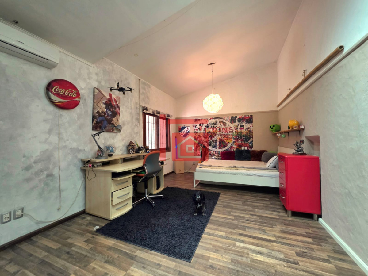Casa ID.1496 - Propiedad única de excelente construcción en Burnett, gran terreno 
