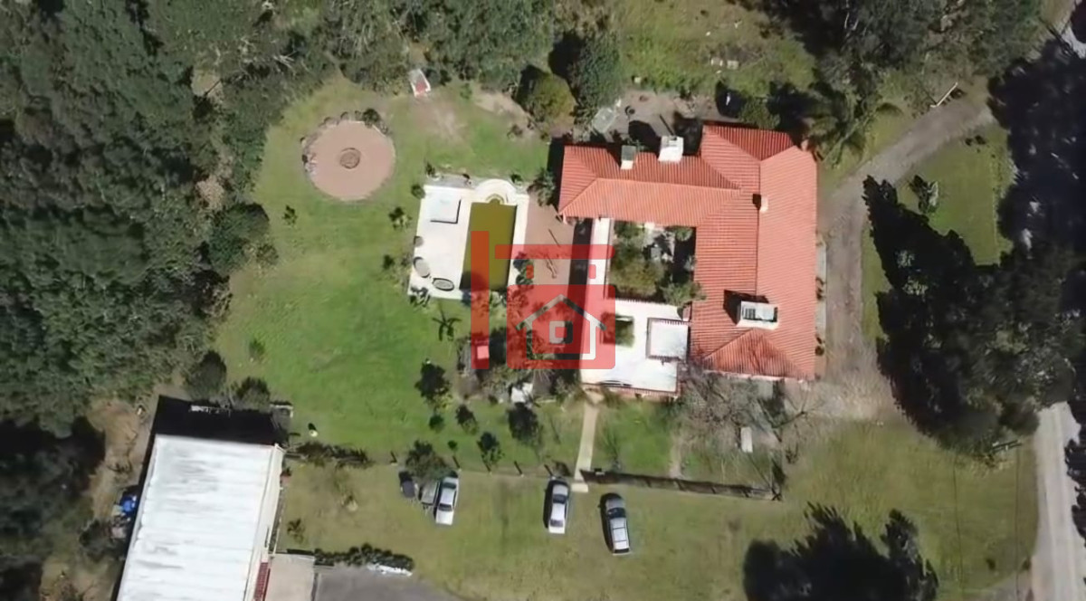 Casa ID.1496 - Propiedad única de excelente construcción en Burnett, gran terreno 