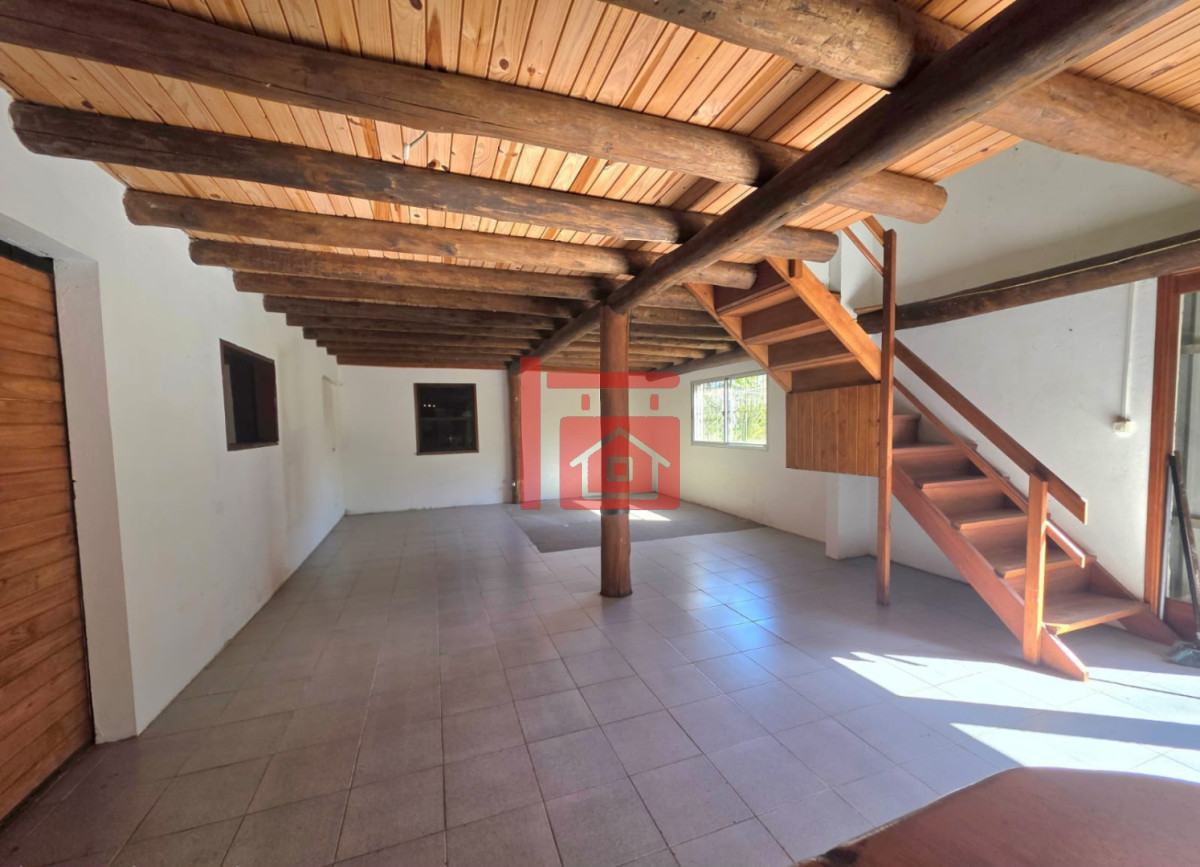 Casa ID.1496 - Propiedad única de excelente construcción en Burnett, gran terreno 