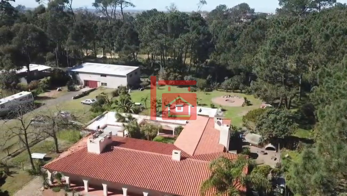 Casa ID.1496 - Propiedad única de excelente construcción en Burnett, gran terreno 