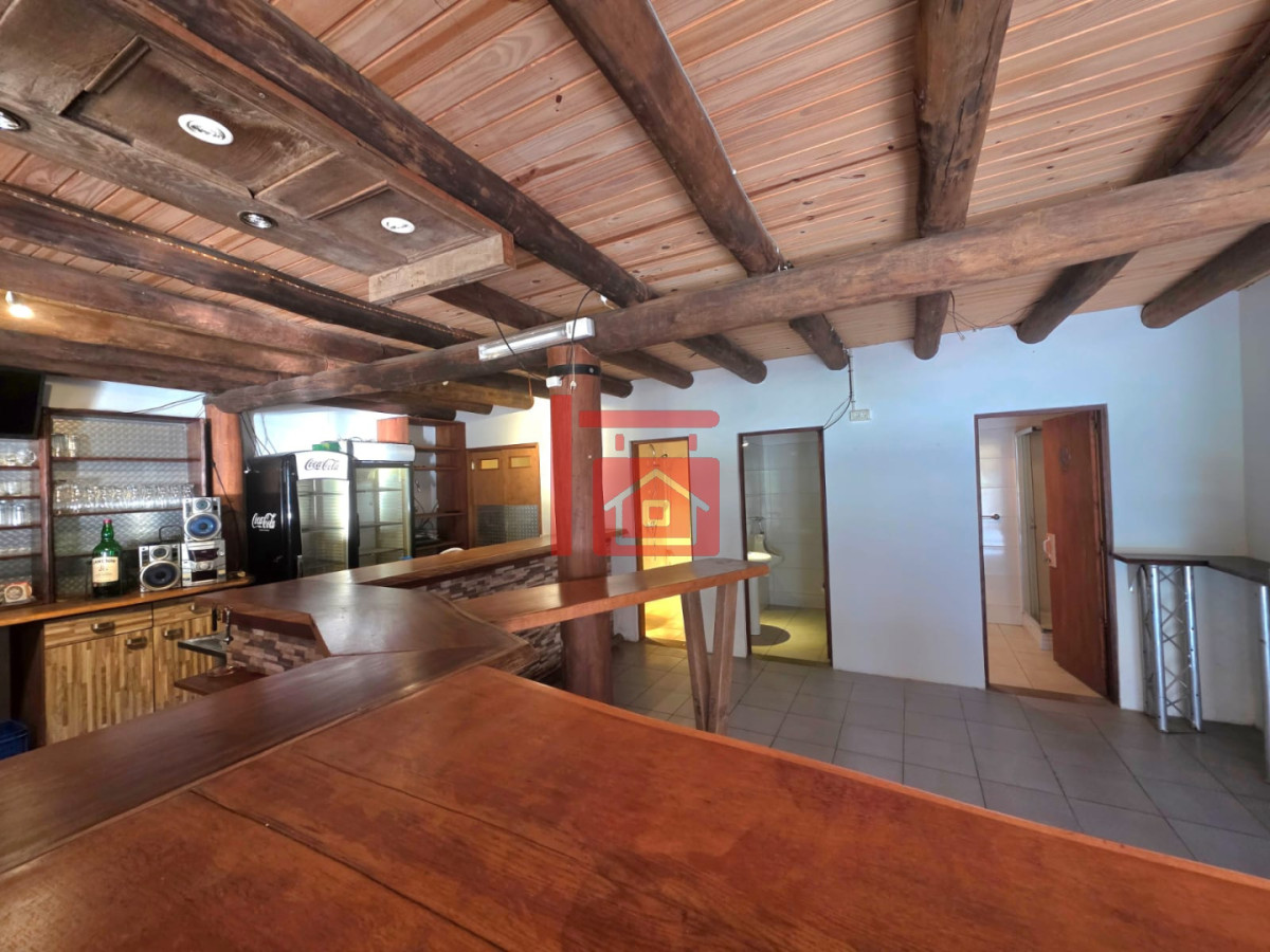 Casa ID.1496 - Propiedad única de excelente construcción en Burnett, gran terreno 