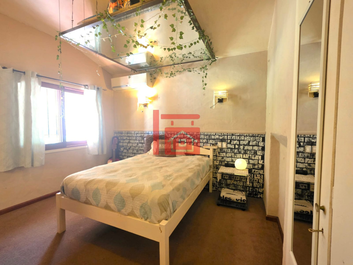 Casa ID.1496 - Propiedad única de excelente construcción en Burnett, gran terreno 