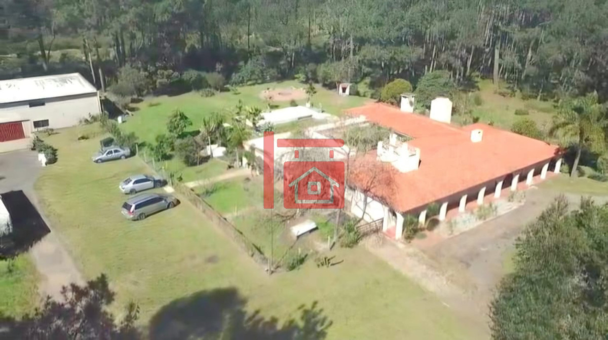Casa ID.1496 - Propiedad única de excelente construcción en Burnett, gran terreno 