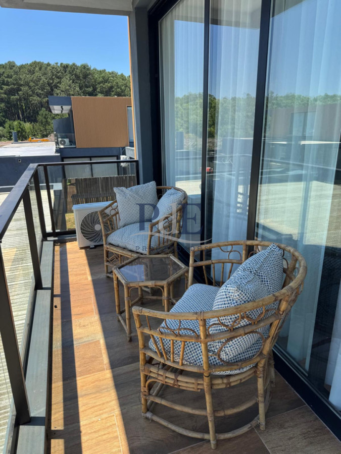 Si sueñas con una propiedad en un barrio cerrado, con piscina propia, amplio parrillero techado con un living exterior esta es tu mejor inversión - Imagen 15