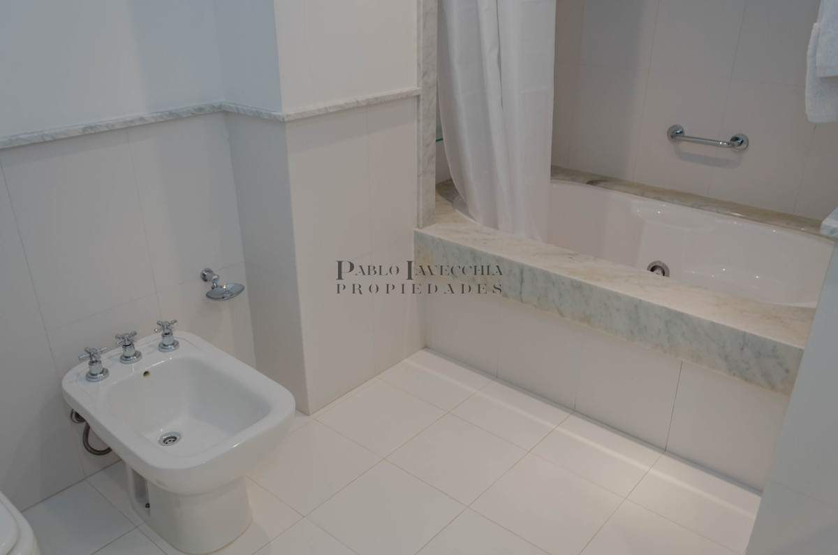 Apartamento ID.166 - Apartamento de 4 domitorios en playa mansa 