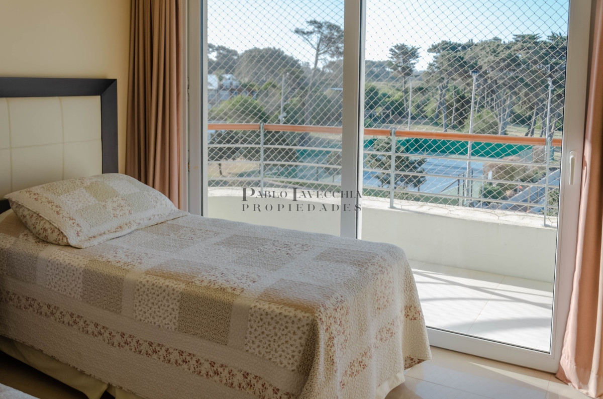 Apartamento ID.166 - Apartamento de 4 domitorios en playa mansa 